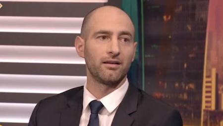 شاهد: خبير بتاريخ الشرق الأوسط يفضح بريطانيا ويصف غزة بالمعتقل