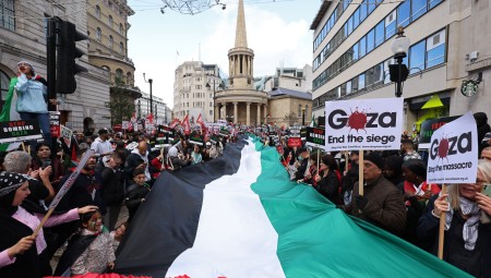 محام فلسطيني في لندن يشرح طبيعة الاتصالات المجهولة من قبل الحكومة لأبناء الجالية الفلسطينية ويؤكد لا داعي للخوف
