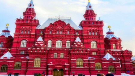 القضاء الروسي يحكم بالسجن 14 سنة على دبلوماسي أميركي سابق