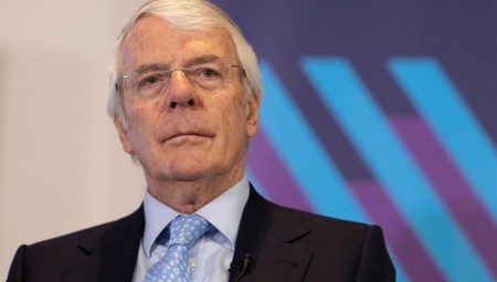 جون ميجور: على بوريس جونسون الرحيل الآن