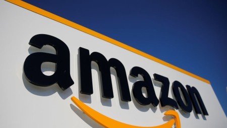 أمازون تقاضي مجموعات على فيسبوك تنشر تقييمات وهمية للمنتجات
