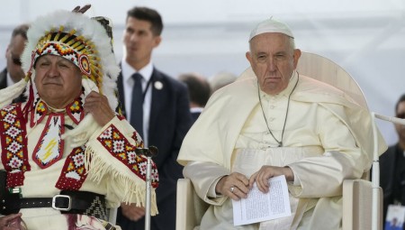البابا فرنسيس يعتذر عن تعاون الكنيسة في تدمير ثقافة الشعوب الأصلية في كندا