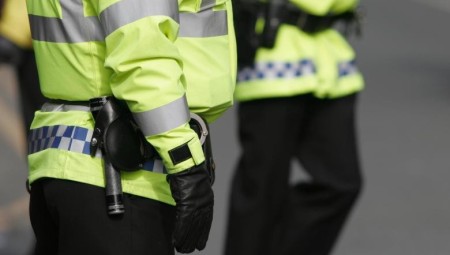 الشرطة البريطانية توقف رجلا على خلفية مقتل طفلة في منزلها بالرصاص