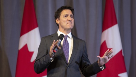 ترودو يعد بمتابعة عميل مفترض للاستخبارات الكندية ساهم في إرسال مراهقات بريطانيات إلى سوريا