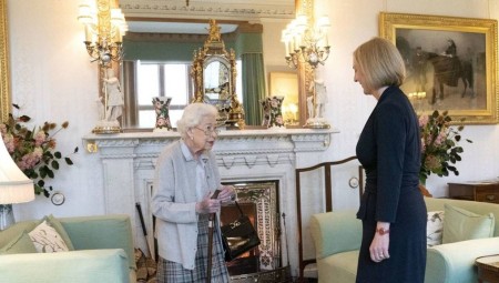 تفاصيل استقبال الملكة إليزابيث لرئيسة الوزراء ليز تراس