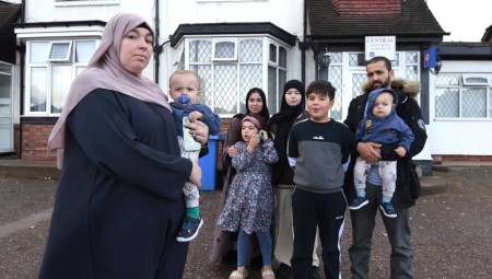 مجلس بلدي بيرمينغهام يفرق عائلة مكونة من ثمانية أفراد ويضع كل منهم في غرف منفصلة