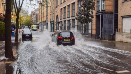 بالصور: غرق أجزاء من لندن بسبب الأمطار الغزيرة
