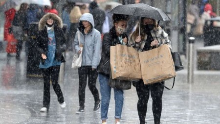 بريطانيا تتخطى أخيراً موجة الدفء وتستعد لتساقط الأمطار والثلوج.. تعرف على حالة الطقس