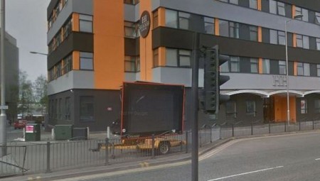 عائلة بريطانية عالقة في أحد الفنادق بعد إجبارهم على إخلاء شقتهم خلال أسبوع