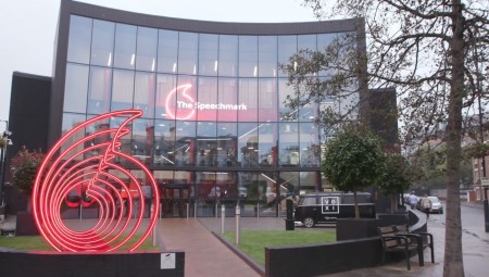 فودافون البريطانية تؤكد أن اتصالات الإماراتية باتت أكبر مستثمر فيها