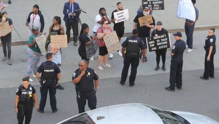 دعوات إلى التهدئة بعد انتشار فيديو لمقتل شاب أميركي من أصل إفريقي برصاص الشرطة