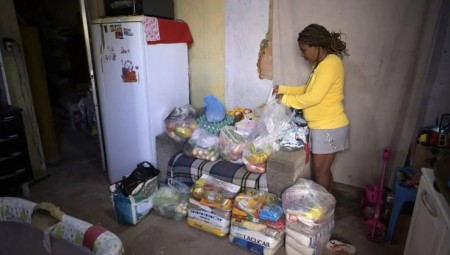 مكالمة استغاثة من فتى تتضور عائلته جوعا تثير تعاطف البرازيليين