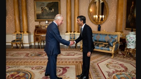 عاجل .. الملك تشالز الثالث يعين ريشي سوناك رئيسا للحكومة البريطانية (القصر الملكي)