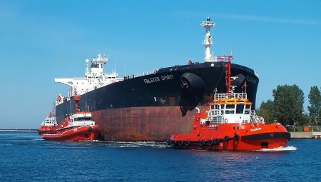 لندن ستحظر على الشركات البريطانية نقل النفط الروسي إذا تخطى سعره السقف المحدد