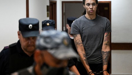 عاجل .. نقل نجمة كرة السلة الأميركية بريتني غرينر إلى مجمع للسجون في روسيا