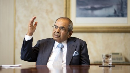 ملياردير بريطاني مصاب بالخرف محروم من الرعاية المناسبة بسبب خلافات عائلية