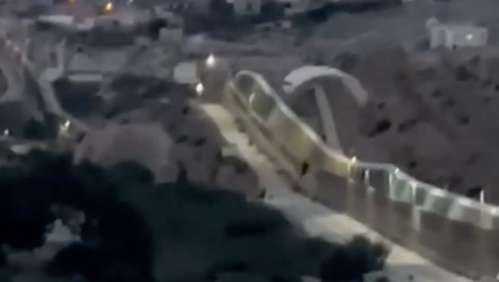 فيديو طريقة جديدة للهجرة لأوروبا مهاجر يهبط بمظلة في مليلة والشرطة الإسبانية تبحث عنه