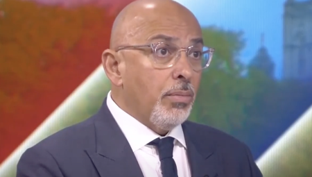 فيديو: رئيس حزب المحافظين يؤكد استعداد الحكومة لنشر الجيش مع بدء الإضرابات في البلاد