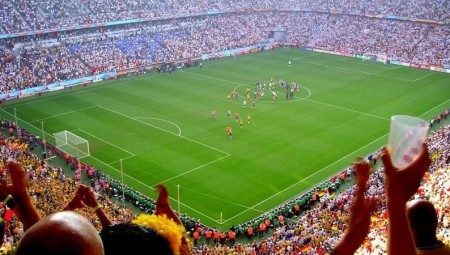 (فيديو) مشجع إنجليزي يحسد المشجعين السعوديين والسنغاليين لقدرتهم على الاستمتاع بكأس العالم دون كحول