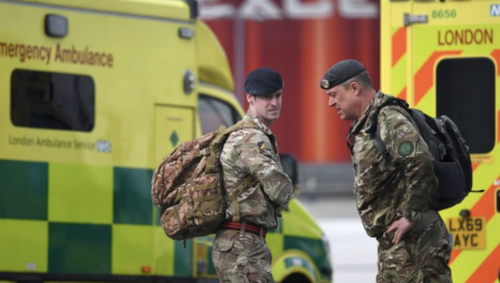 بريطانيا تجند القوات المسلحة لتغطية أماكن الموظفين المضربين للسيطرة على الأوضاع