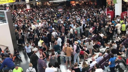 فوضى عارمة تضرب مطار غاتويك بسبب تعطل أنظمة مراقبة الحركة الجوية