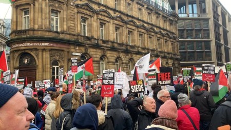 لندن تنتفض مجددا… مئات الآلاف يدعمون فلسطين، ويطالبون بوقف دائم لإطلاق النار في غزة