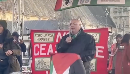 شاهد.. كلمة رئيس حملة التضامن مع فلسطين البروفيسور كامل حواش في مظاهرة السبت بلندن