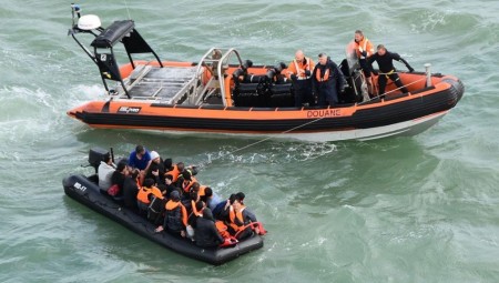 فرنسا وبريطانيا تعلنان إحراز تقدم للتوصل إلى اتفاق جديد حول الهجرة غير الشرعية