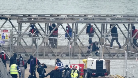 ماذا سيحدث للمهاجرين غير الشرعيين في حال الموافقة على قانون الهجرة الجديد في بريطانيا؟