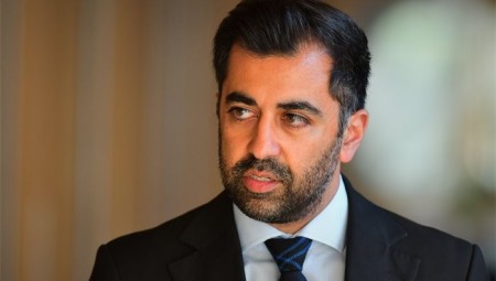 حمزة يوسف الوزير الأول لاسكتلندا يؤكد باقٍ في منصبي رغم محاولات إطاحتي