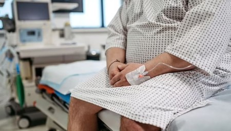 إصلاحات NHS تؤخر العمليات الجراحية للبدناء والمدخنين وتثير الجدل