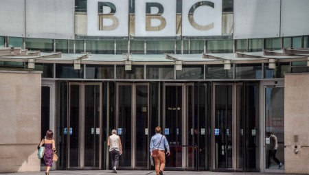 تحالف فلسطين يدين شرطة لندن بمحاولة إجهاض مظاهرات أمام مبنى BBC