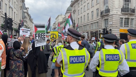 اتهامات بتجاوز النظام العام: 9 أشخاص في قفص الاتهام بسبب احتجاج مؤيد لفلسطين