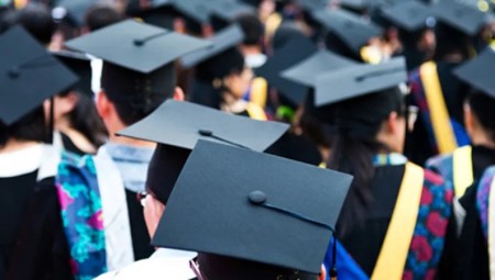 الحكومة البريطانية تقدم قروضًا تعليمية إسلامية بدءًا من 2026