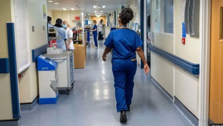 دراسة بريطانية: واحد من كل ثلاثة أطباء أسرة لا يعمل ضمن NHS