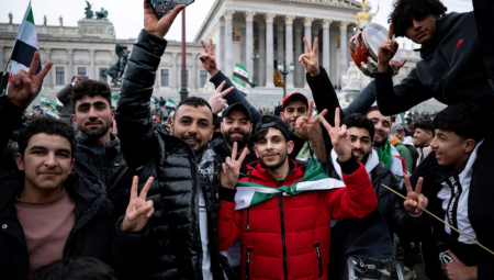 النمسا تعرض مبالغ مالية للسوريين للعودة إلى وطنهم بعد سقوط نظام الأسد