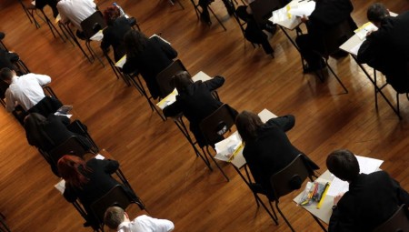 حزب العمال يخطط لتقليص امتحانات GCSE في إطار مراجعة شاملة للمناهج التعليمية