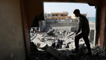 خبير بريطاني في تفكيك المتفجرات يُصاب في هجوم على منشأة أممية بقطاع غزة