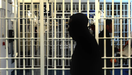 إفلات مجرمين خطرين من العقاب يثير جدلاً في بريطانيا