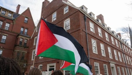جامعة هارفارد تحت ضغط: ترامب يهدد بسحب تمويلها رغم إلغائها شراكة مع جامعة بيرزيت الفلسطينية