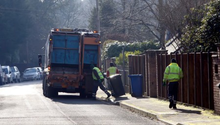 شاحنات القمامة في أغنى أحياء لندن تستعد للعمل بالزيت النباتي