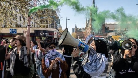 الشرطة البريطانية تفرق مسيرة مؤيدة لفلسطين في وسط لندن