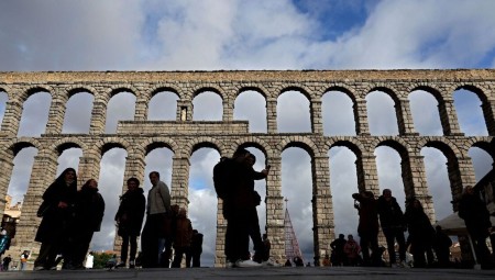 وفاة سائح بريطاني بعد سقوطه من منصة مراقبة في مدينة شقوبية الإسبانية