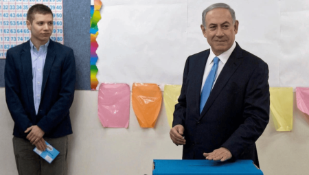 نتنياهو ونجله يهاجمان ماكرون بعد تصريحاته بشأن الاعتراف بدولة الفلسطينية