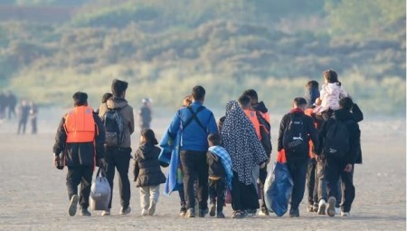 ضبط يخت فاخر في القناة الإنجليزية يحمل 20 مهاجرًا.. واعتقال شبكة ألبانية