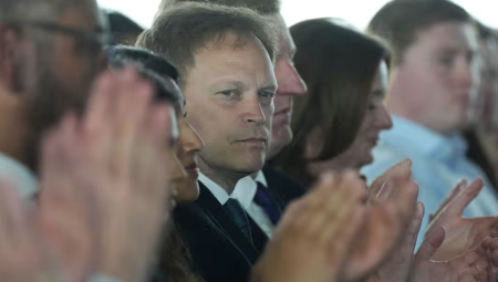 وزير الدفاع البريطاني السابق: ترامب يشجع الطغاة ويبرر جرائم بوتين في أوكرانيا