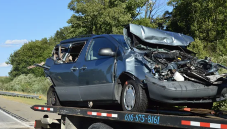 وفاة طفل وإصابة اثنين في حادث تصادم مروّع بمنطقة سَري