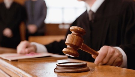 العدالة تُنصف لاجئًا ألبانيًا بعد اتهامه بـفبركة قصته