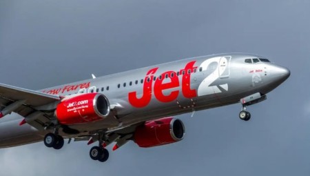 طائرة Jet2 تهبط اضطرارياً في برشلونة لطرد ركاب مشاغبين وتأخير الرحلة ثلاث ساعات