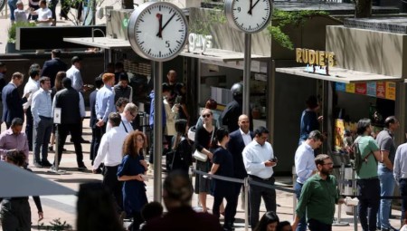 تشاؤم تاريخي: ثقة البريطانيين بالاقتصاد تهوي إلى أدنى مستوى منذ 1978